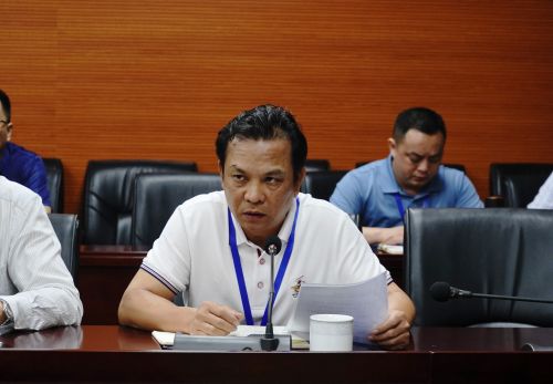 钟燕锋副校长主持会议