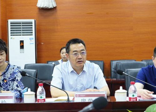 廖荣辉处长在会上发言