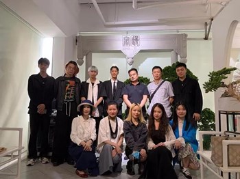 服装设计教研室与宋逸轻奢服饰深度洽谈校企合作事宜