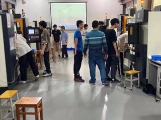 展现青春，发挥自我