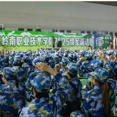 军训进行时 | 飒！拼！25级弘毅学子活力三连击