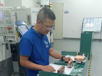 智造学院暑期“访企拓岗”再发力 ——深入东莞斌森，精准锚定模具人才新赛道