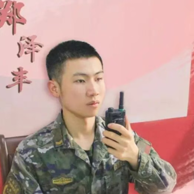 追光进行时｜每一份努力都是青春的勋章，现在，一起聆听国家奖学金答辩人的故事，让优秀点燃共鸣！