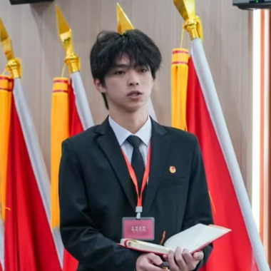 追光进行时｜青春，是一场壮阔的奔赴。现在，翻开国奖答辩者的奋斗答卷，在字里行间，与卓越相遇。