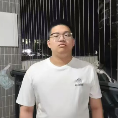 追光进行时｜青春，是一篇华美的乐章。现在，让我们沉浸于国奖答辩者以奋斗谱写的音符，在每一次灵魂的共振里，听见未来的回响