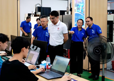 党委书记黄志泉深入智能制造学院（弘毅书院）开展调研