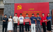 刚入学就"卷"起来了！新生宿舍全员报专升本，这波操作太燃了