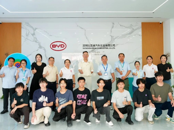 对接产业现场 共育技能人才——校领导带队探访比亚迪实践教学专班